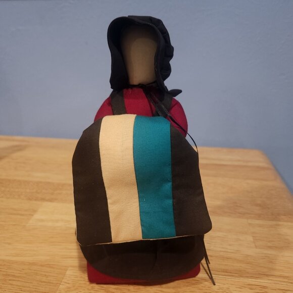 Bear Creek Emporium Bearfoot Faceless Wood/Cloth Sand Filled Country Lady Quilt - Picture 2 of 10